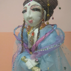 『オシャレな観音像』水瓶を持った観音菩薩　仏像　布製　創作人形　プレゼント 1枚目の画像