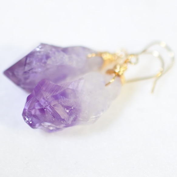 （獨一無二）金鈦耳環，紫水晶寶石 第3張的照片