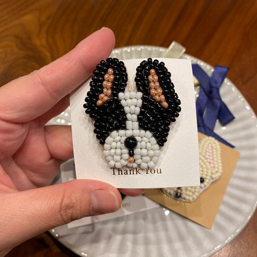 ビーズ刺繍ブローチ ボストンテリア フレブル ブローチ Pocket