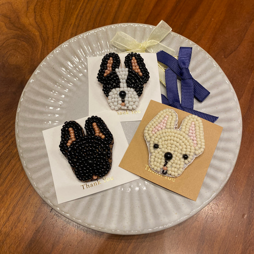 刺繍 ビーズ ブローチ ボストンテリア ハンドメイド 小さくっ