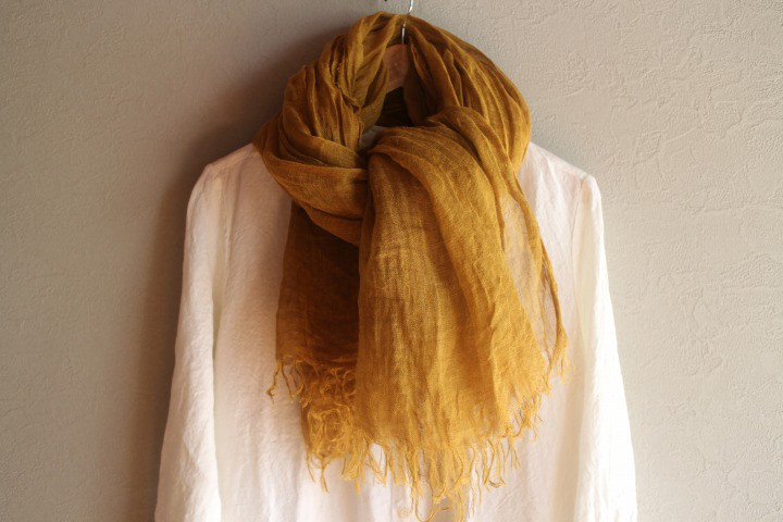草木染リネンガーゼストール（マリーゴールド染め）