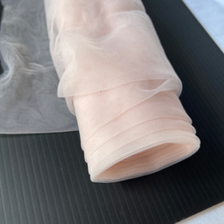 【幅広150cm】ソフトチュール生地 クリームピンク｜なめらかでやわらかなチュール／ウェディング・背景布・衣装づくり 4枚目の画像