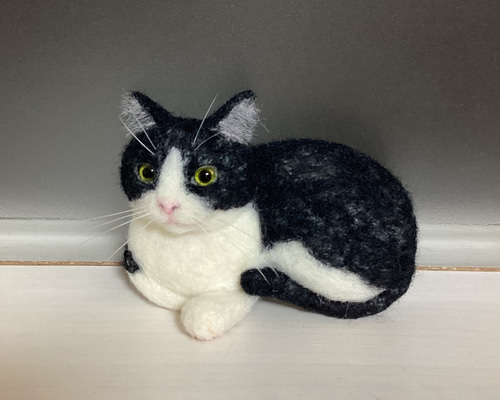 羊毛フェルト　猫　ハチワレ黒ネコフレーム 羊毛フェルト 猫 猫フレーム ハチワレ黒猫ちゃん - 羊毛フェルト