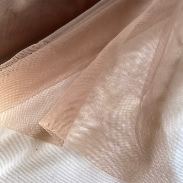 【幅広150cm】ソフトチュール生地 ショコラブラウン｜なめらかでやわらかなチュール／ウェディング・背景布・衣装づくり 3枚目の画像