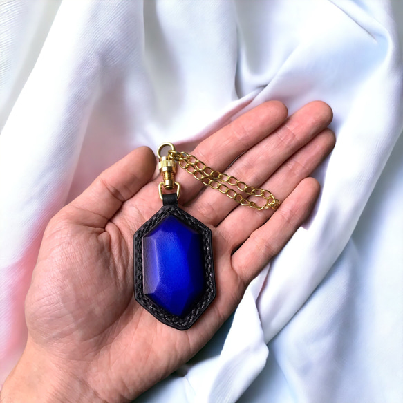 【Polyto】皮革寶石鑰匙扣（夜藍色）包包掛飾 第5張的照片