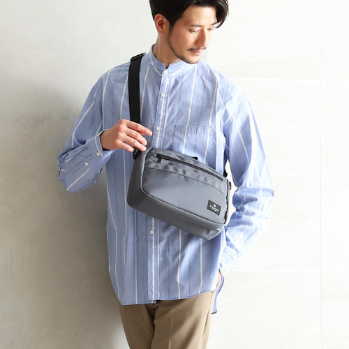 必需品たっぷり入って軽量】フラップレスショルダーバッグ メンズ 撥水