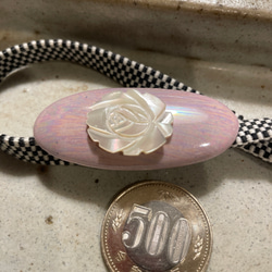 オーロラの帯留　ピンク　シェルの薔薇　三分紐付き 2枚目の画像