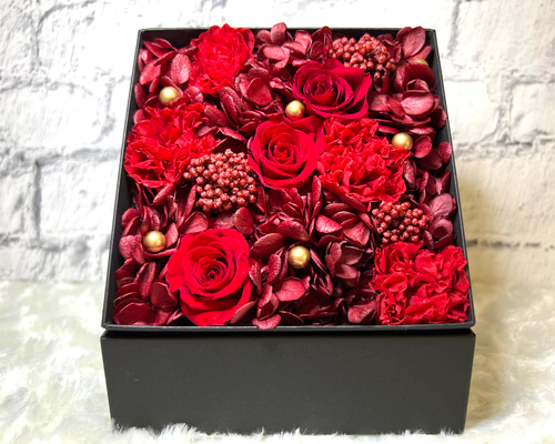 【展示見本品】Un cadeau rouge vif.  BOXアレンジ 赤 展示見本品】Un cadeau rouge vif. BOXアレンジ 赤 Sample - Red