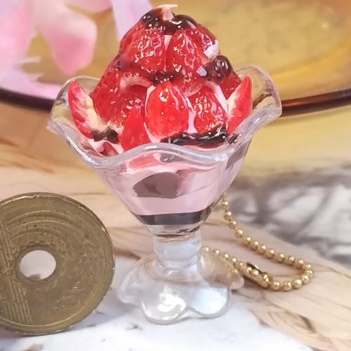 【期間限定】 たっぷりイチゴとチョコのコラボパフェ フェイクスイーツ いちご