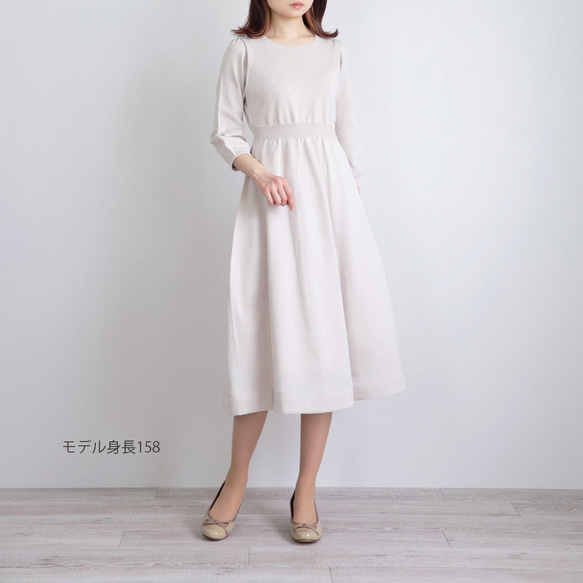 [合身◎] WHOLEGARMENT 3/4袖泡泡袖洋裝 [灰色] 第3張的照片