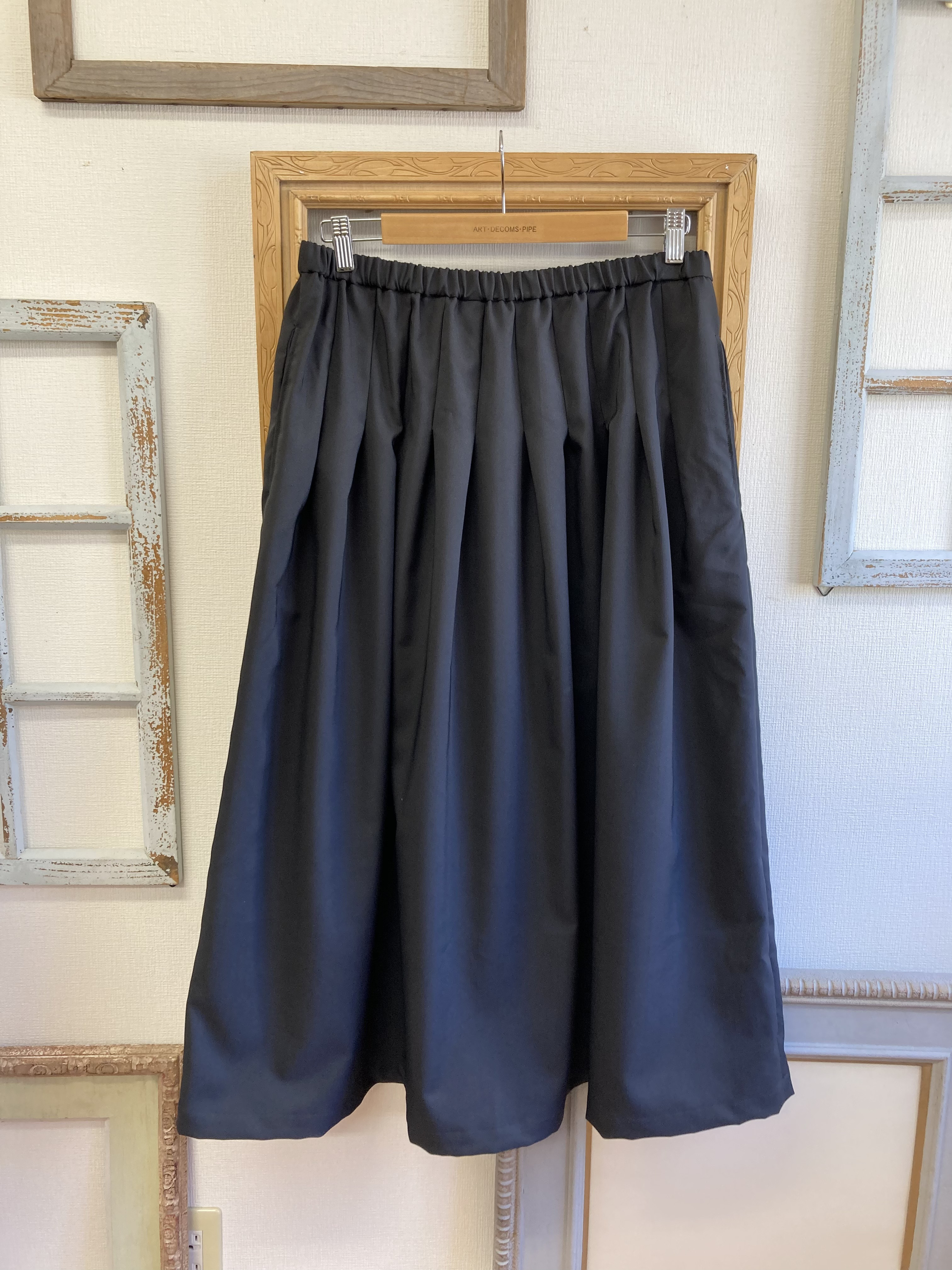 セール価格★大人スカート❤️タックプリーツのロングスカート 黒（サイズフリー L〜 L L）裏地なし