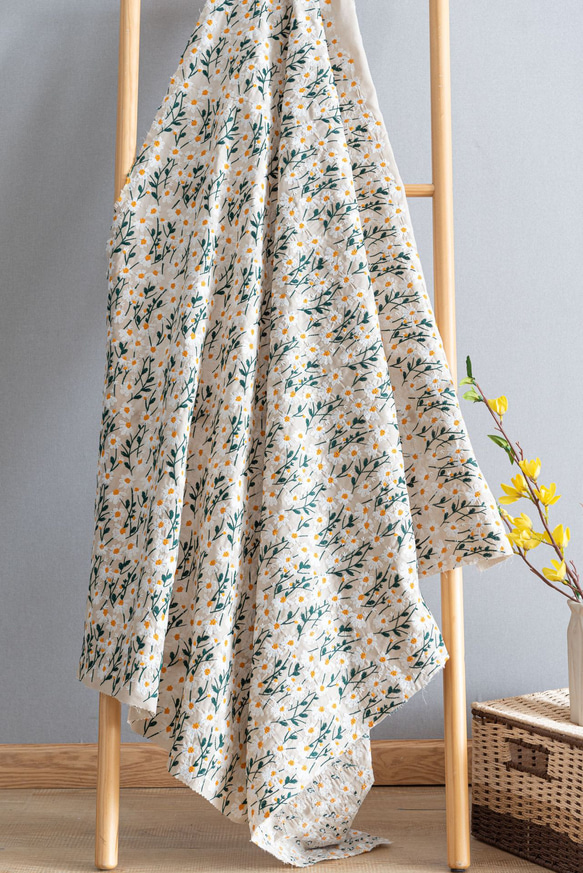 雛菊棉麻繡花布 * 138cm 寬 50cm 黃色 第5張的照片