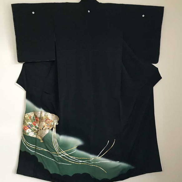 リバーシブル パーカー 【 着物リメイク 】 一点物 / 黒留袖 * 総絞り / フード & ポケット付き 16枚目の画像