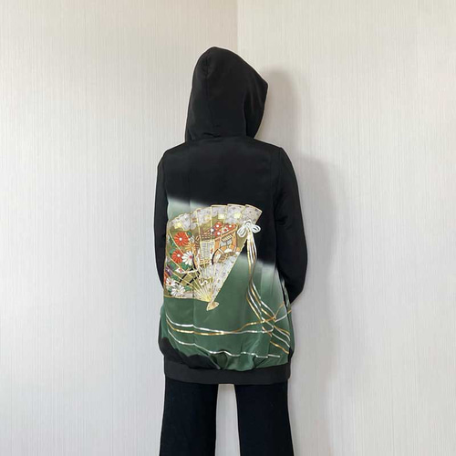 羽ばたく群鶴　黒留袖ジャケット　フード付きパーカー　着物リメイクブルゾン　兼用 楽天市場】＜送料無料＞【今昔 -KON-JAKU-】“蝶とリボンと花” 総