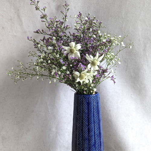 青い円筒形花瓶 通す ドライフラワーアレンジ 青い円筒形花瓶 通す ドライフラワーアレンジ