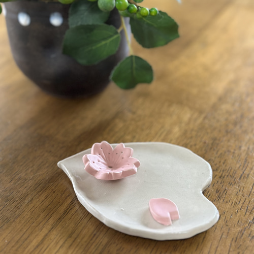 桜がパッと咲きましたピンク色可愛いお香立て その他インテリア雑貨