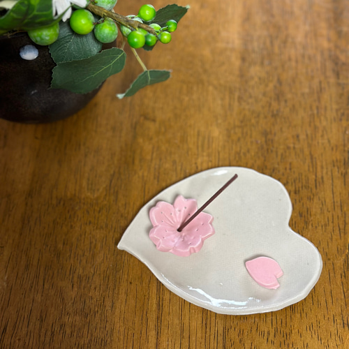 桜がパッと咲きましたピンク色可愛いお香立て その他インテリア雑貨