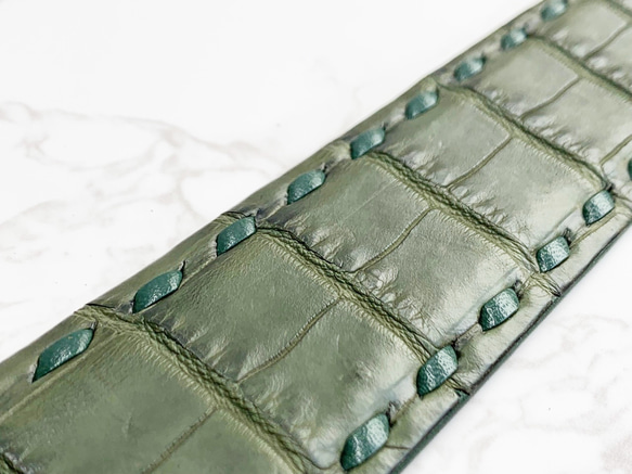 日本製　上質　クロコダイル　マット仕上げ　手縫い　３５㎜巾　ベルト　真鍮挽物バックル　エキゾチックレザー 5枚目の画像