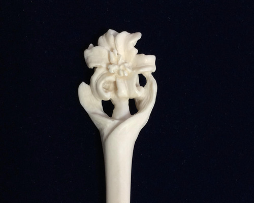 銀かんざし　花と波の模様 オリジナル箱入り 銀かんざし 花と波の模様 オリジナル箱入り 銀かんざし 花と波の模様