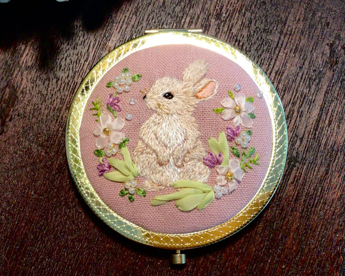 うさぎ ミラー 手鏡 ハンドメイド リボン 手刺繍 刺繍 プレゼント