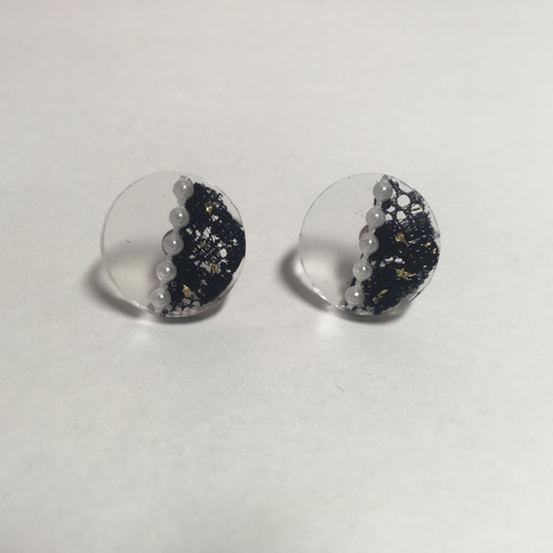 黒レースとパールのピアス/イヤリング ピアス（スタッド・一粒