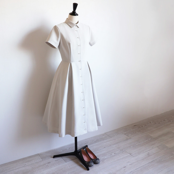 已經賣完了！ [古典成人洋裝◎] 航空彈性領洋裝[淺灰色] 第12張的照片