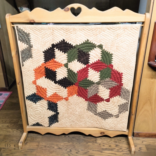 パッチワーク展示向け組み立て式タペストリースタンド ひのき