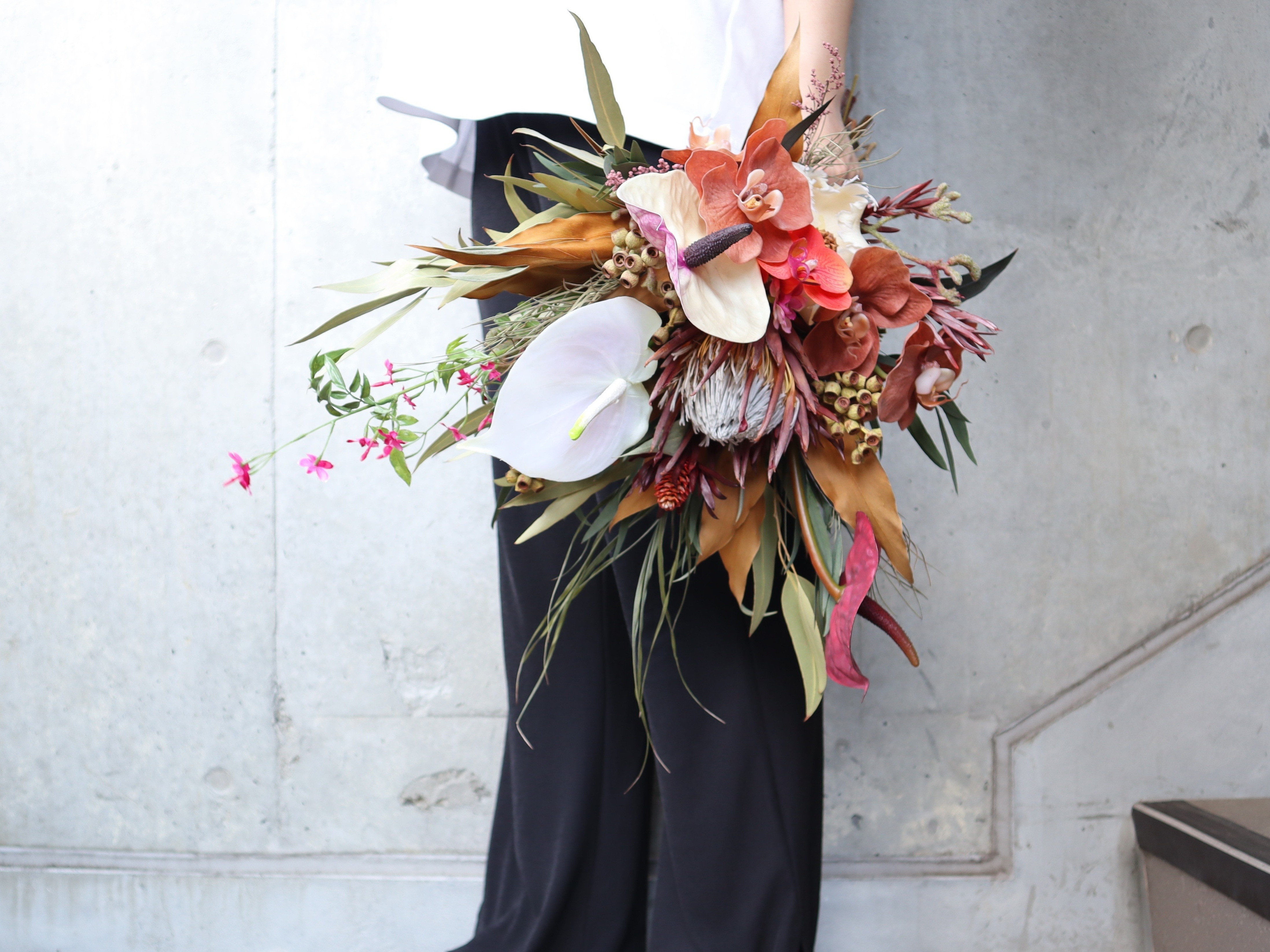 【人気】アンスリウと胡蝶蘭のバーガンディカラーの大人ブーケ　ウェディングブーケ 19,334円