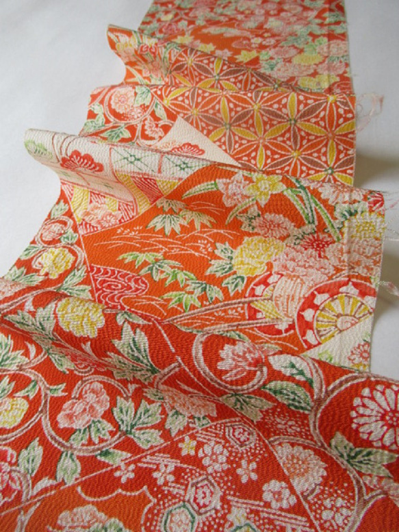 橙色 Kyoto Yuzen Karaka Pattern Pure Silk Crepe Tango Chirimen No. 第2張的照片