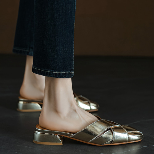 【sale】ヴェルサーチ スリッパ 女性 皮革 ゴールド おしゃれ Versace Women's Yellow & Gold Leather Sandals Flip Flops
