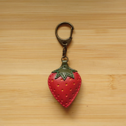 革の八百屋さんシリーズ】ぷっくりとしたりんご(レッド) キーホルダー