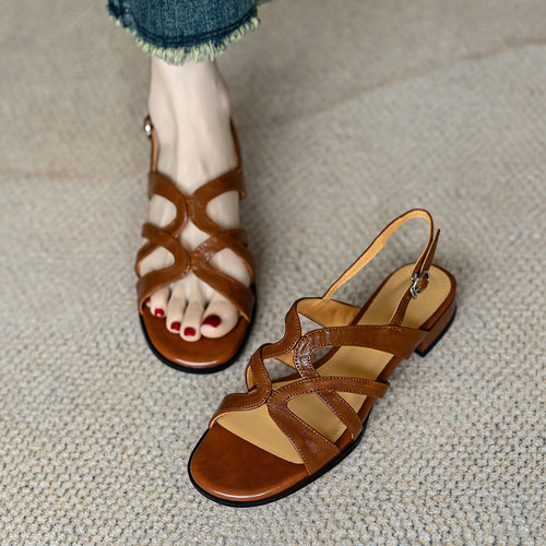 品よく肌見せリゾートサンダル。レザー サンダル レディース ‎夏の大人