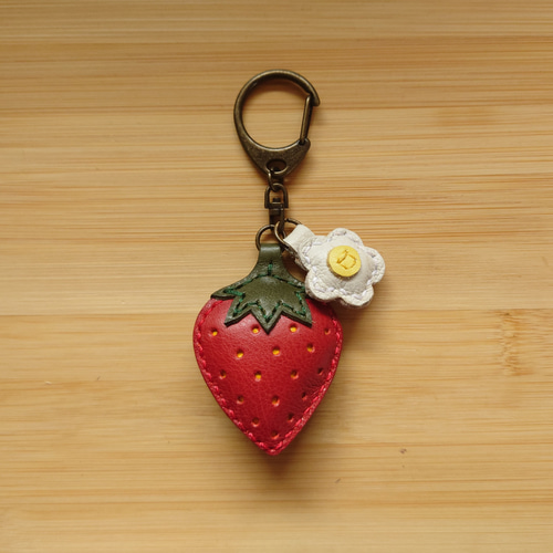 赤いちご大+お花 【革の八百屋さんシリーズ】 キーホルダー vita 通販