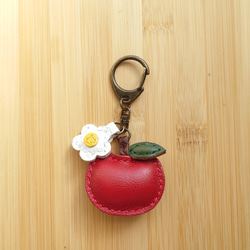 革の八百屋さんシリーズ】ぷっくりとしたりんご(レッド) キーホルダー
