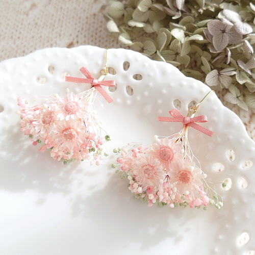 桜色スターフラワーとかすみ草のブーケピアス／イヤリングNo.08