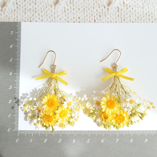 イエロースターフラワーとかすみ草のブーケピアス／イヤリングNo.05