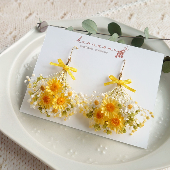 イエロースターフラワーとかすみ草のブーケピアス／イヤリングNo.05