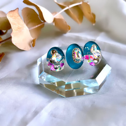 glass oval 3way blue pink hologram Earrings 3枚目の画像