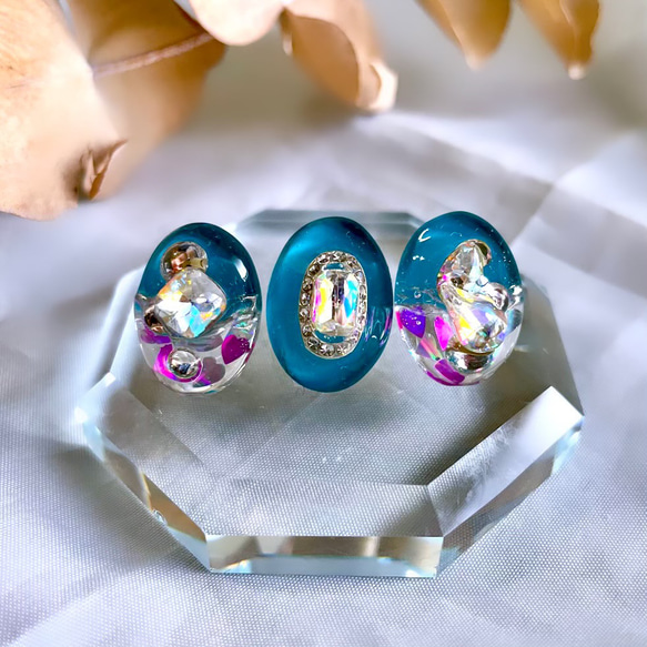 glass oval 3way blue pink hologram Earrings 1枚目の画像