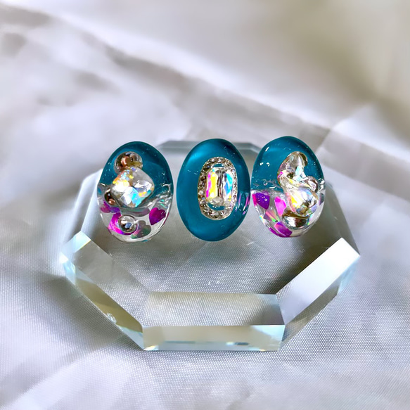 glass oval 3way blue pink hologram Earrings 4枚目の画像