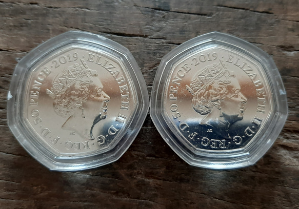 2種類 エリザベス女王とくまのパディントン イギリス 英国本物50ペンスコイン イギリス 英国 コイン 3枚目の画像
