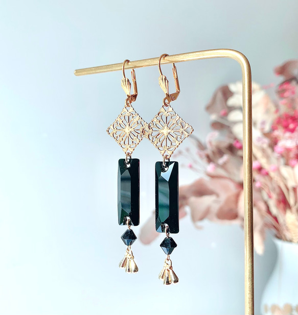 エレガントピアス Black & Gold Harmony earrings クリスタルスワロフスキー 1枚目の画像