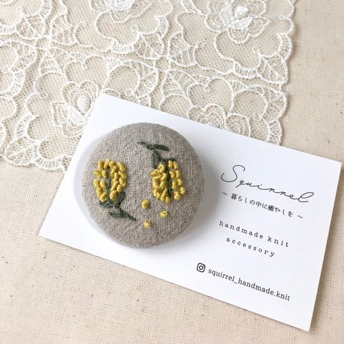 ミモザの刺繍ブローチ 刺繍 ブローチ squirrel 通販 15651721｜Creema