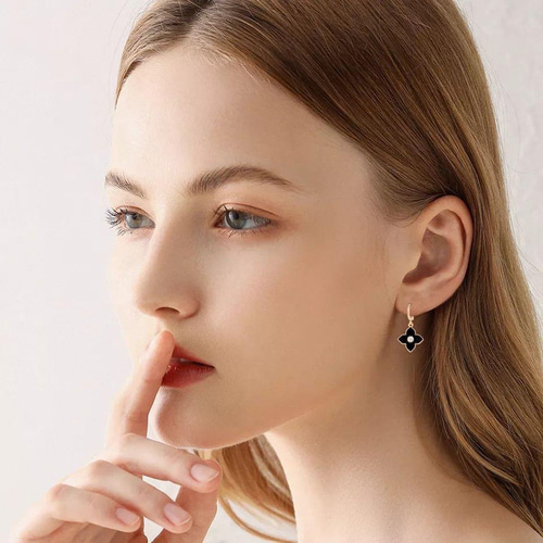 高品質】幸せのクローバー マザーオブパール 白蝶貝 ピアス 18金仕上げ