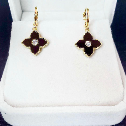 高品質】幸せのクローバー マザーオブパール 白蝶貝 ピアス 18金仕上げ