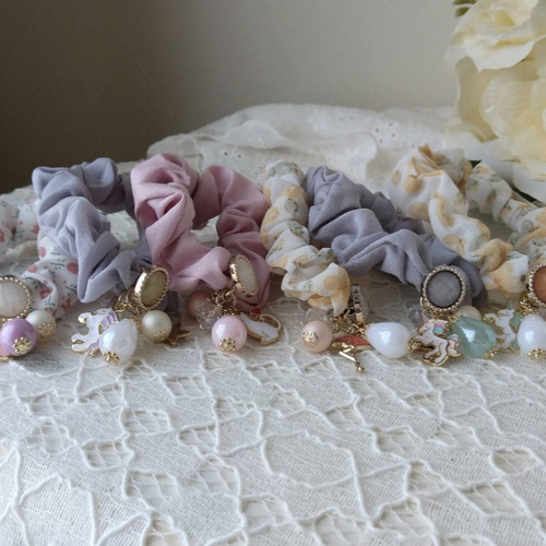 ピンクの花柄シュシュとピンクの猫 シュシュ petit-bou