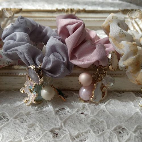 ピンクの花柄シュシュとピンクの猫 シュシュ petit-bou