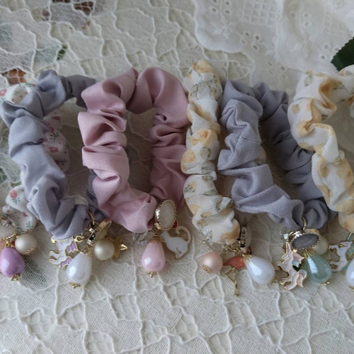 ピンクの花柄シュシュとピンクの猫 シュシュ petit-bou