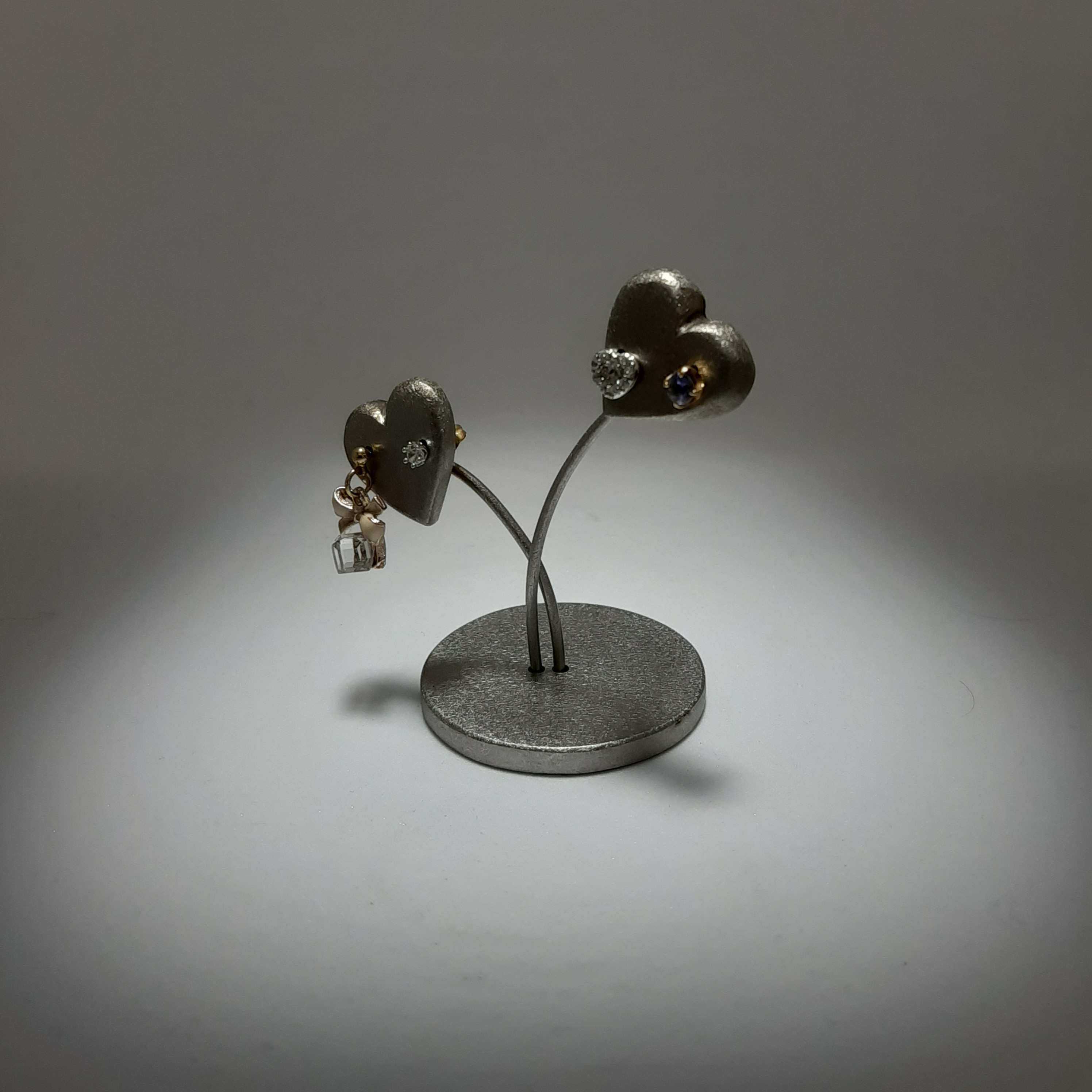 ダブル新芽ハートイヤリング、ピアススタンド