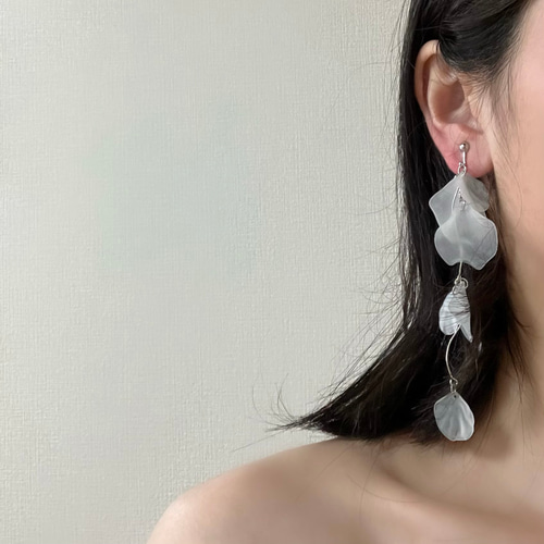 花びらイヤリング ペタルイヤリング 大ぶりイヤリング ロング 